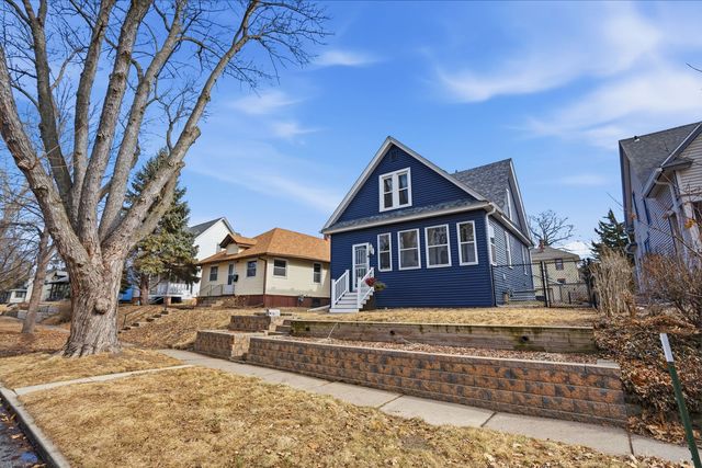 2707 Iowa Street, Davenport, IA 52803