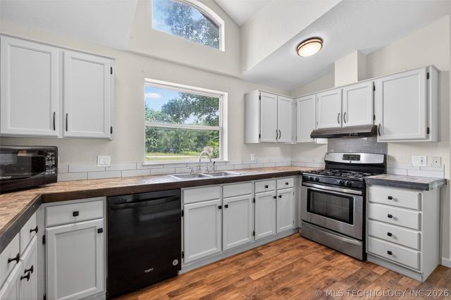 3635 N 4327, Pryor, OK 74361
