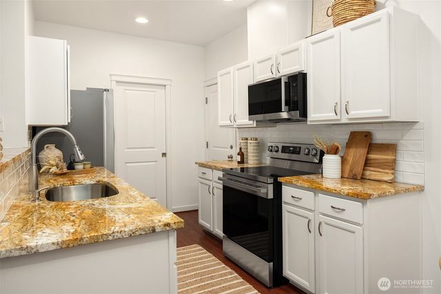 2211 NE Natalie Way, Issaquah, WA 98029