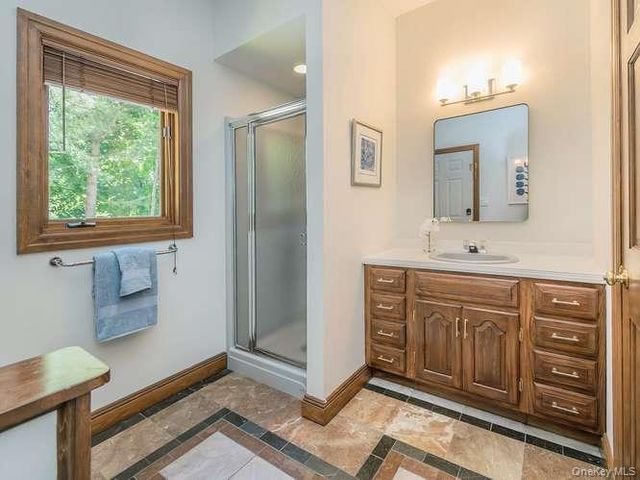 8 Harbor Acres Road, Sands Point, NY 11050