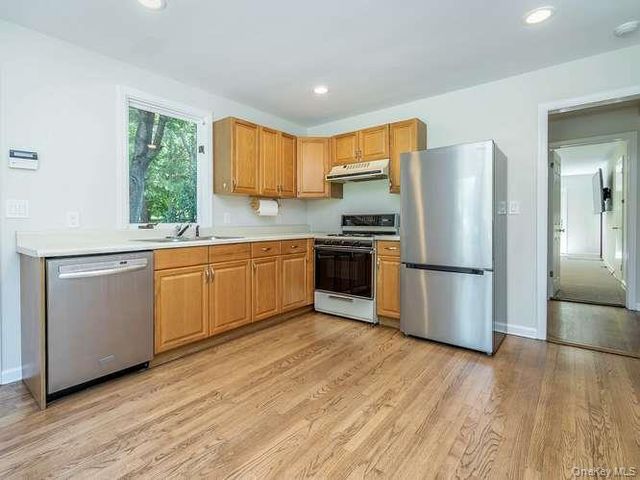 8 Harbor Acres Road, Sands Point, NY 11050