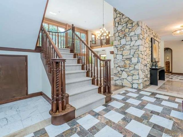 8 Harbor Acres Road, Sands Point, NY 11050