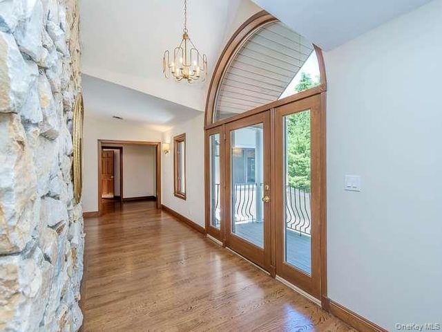 8 Harbor Acres Road, Sands Point, NY 11050