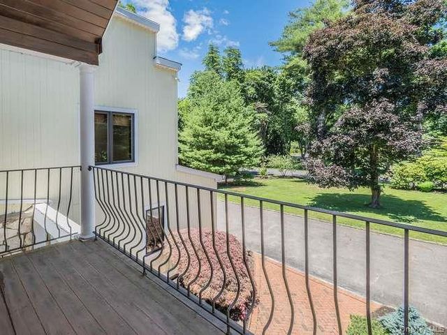 8 Harbor Acres Road, Sands Point, NY 11050