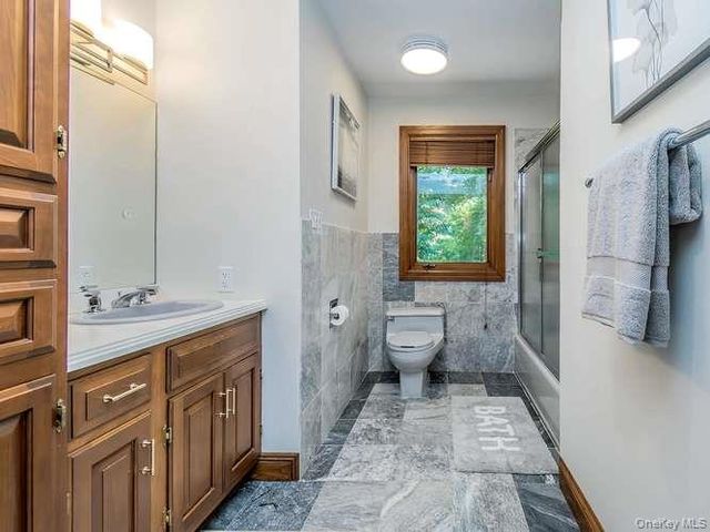 8 Harbor Acres Road, Sands Point, NY 11050