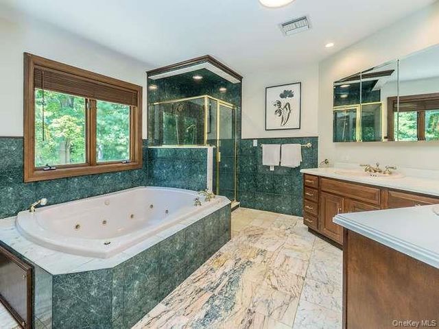8 Harbor Acres Road, Sands Point, NY 11050