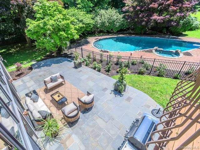 8 Harbor Acres Road, Sands Point, NY 11050
