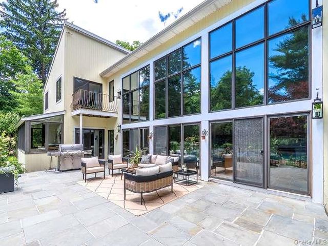 8 Harbor Acres Road, Sands Point, NY 11050