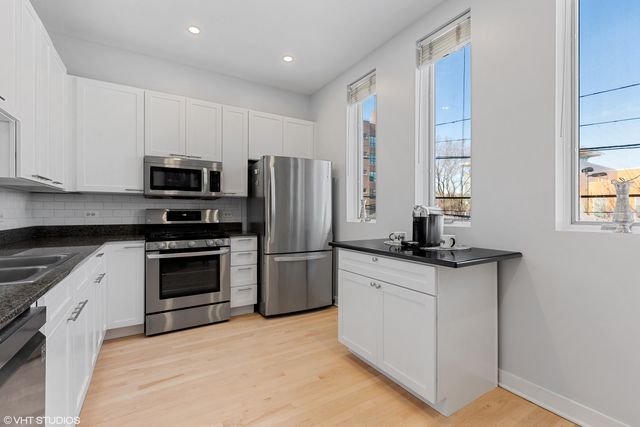 1240 W COTTAGE Place, Chicago, IL 60607