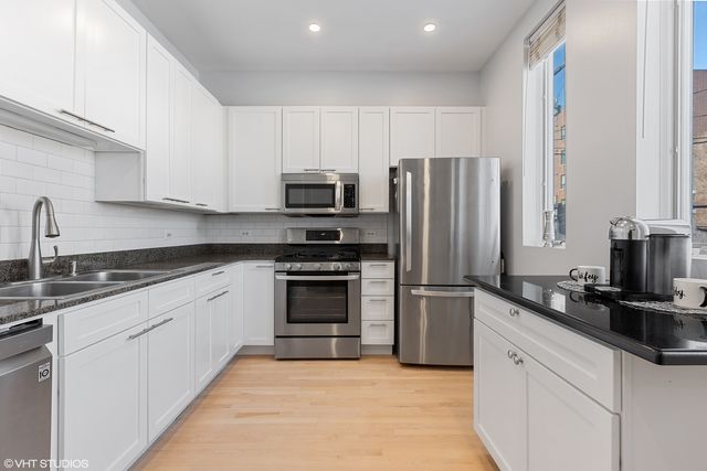 1240 W COTTAGE Place, Chicago, IL 60607