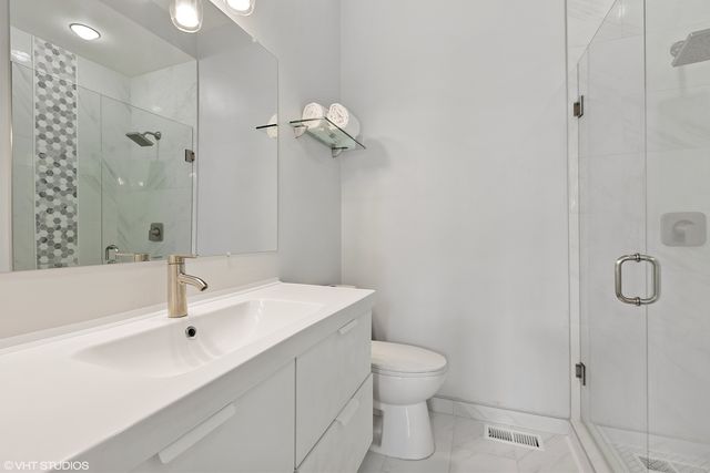 1240 W COTTAGE Place, Chicago, IL 60607