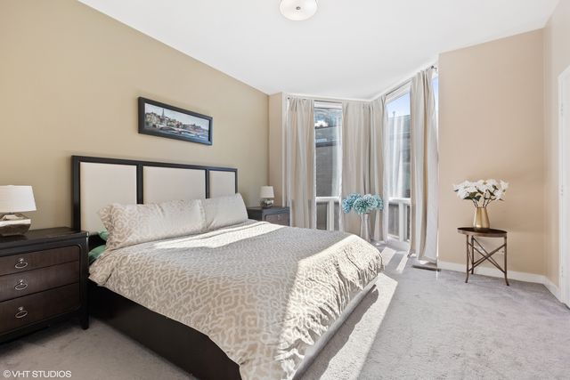 1240 W COTTAGE Place, Chicago, IL 60607