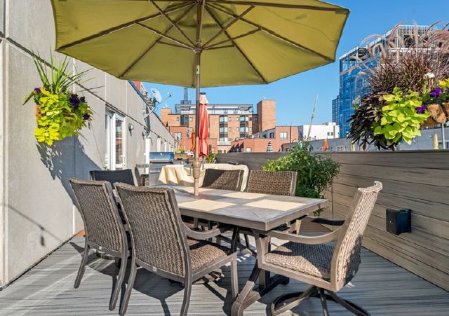 1240 W COTTAGE Place, Chicago, IL 60607