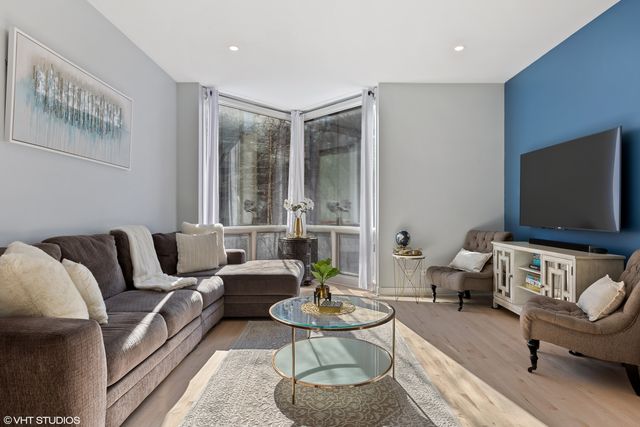 1240 W COTTAGE Place, Chicago, IL 60607