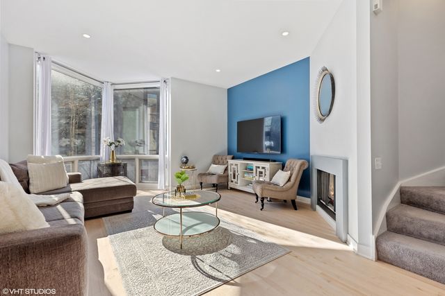 1240 W COTTAGE Place, Chicago, IL 60607