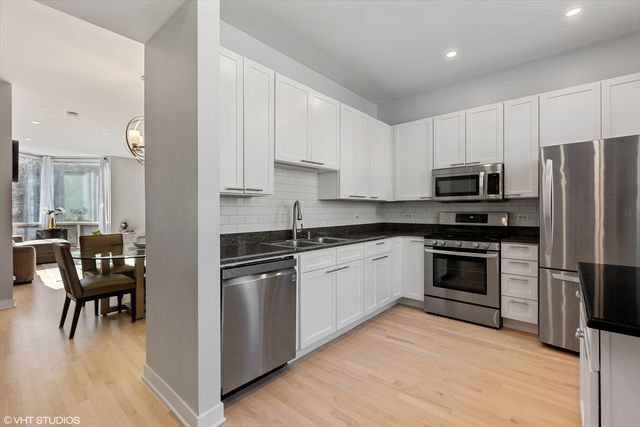 1240 W COTTAGE Place, Chicago, IL 60607