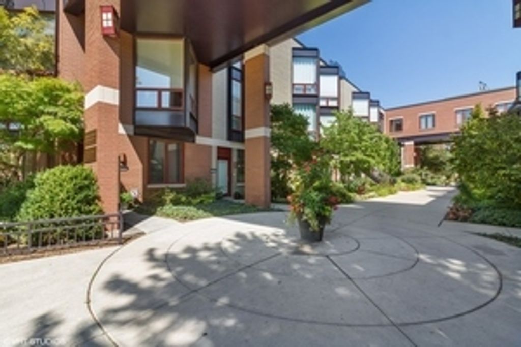 1240 W COTTAGE Place, Chicago, IL 60607