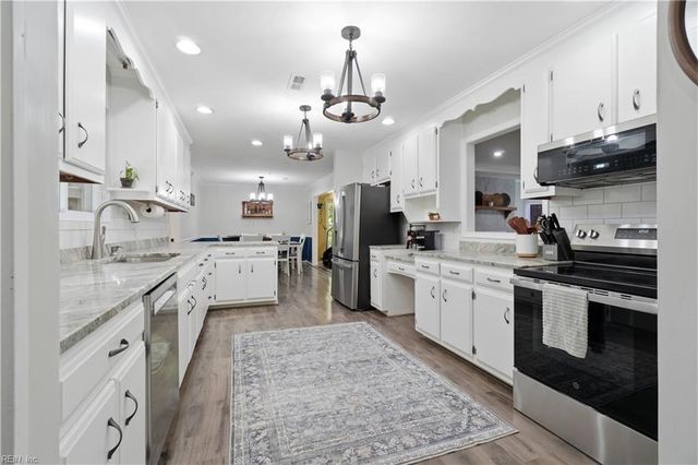 117 Larchwood RD, Yorktown, VA 23692