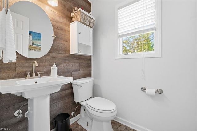 117 Larchwood RD, Yorktown, VA 23692