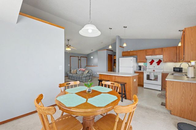 1914 Summerwood St, Goddard, KS 67052