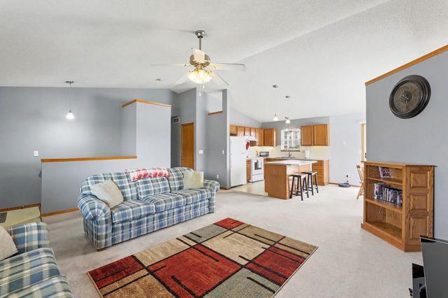 1914 Summerwood St, Goddard, KS 67052