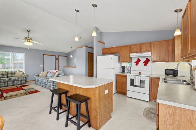 1914 Summerwood St, Goddard, KS 67052