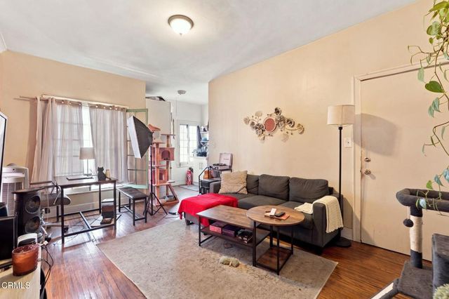 3000 Kenwood Avenue, Los Angeles, CA 90007