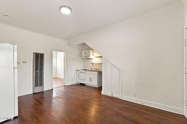 3000 Kenwood Avenue, Los Angeles, CA 90007