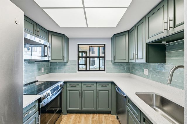 1 WINDRUSH BOULEVARD 21, Indian Rocks Beach, FL 33785