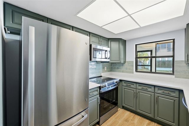 1 WINDRUSH BOULEVARD 21, Indian Rocks Beach, FL 33785