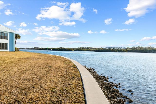 1 WINDRUSH BOULEVARD 21, Indian Rocks Beach, FL 33785