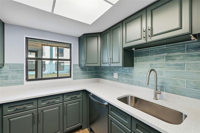 1 WINDRUSH BOULEVARD 21, Indian Rocks Beach, FL 33785