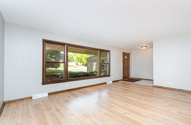 6N325 Linden Avenue, Medinah, IL 60157