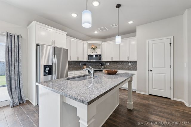 9016 E 132nd Street S, Bixby, OK 74008