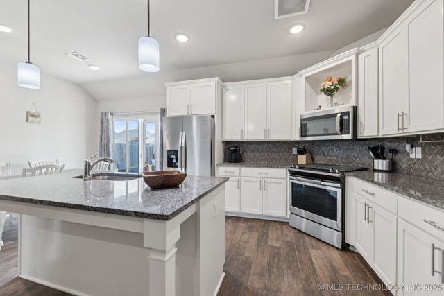 9016 E 132nd Street S, Bixby, OK 74008