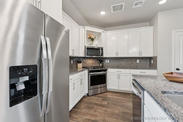 9016 E 132nd Street S, Bixby, OK 74008
