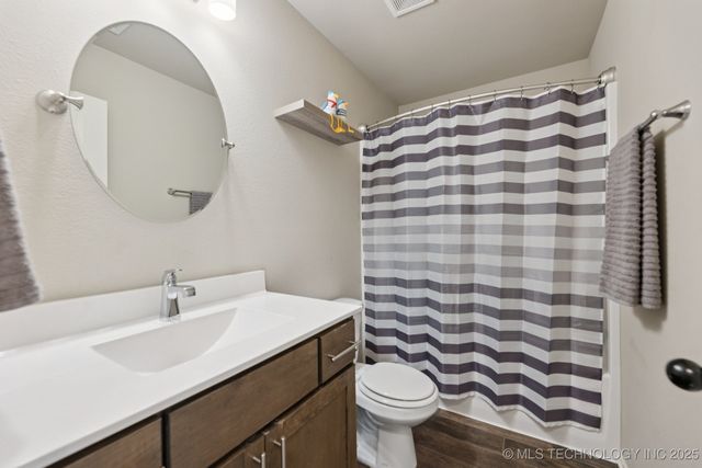 9016 E 132nd Street S, Bixby, OK 74008