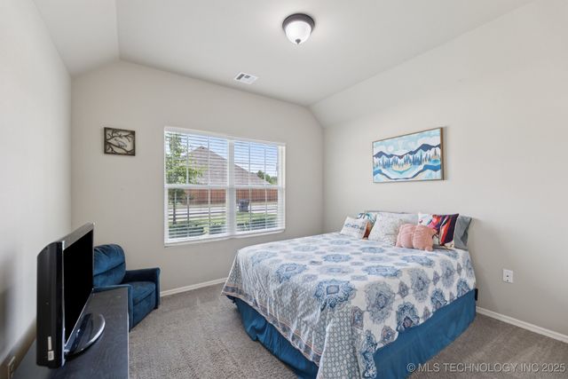 9016 E 132nd Street S, Bixby, OK 74008
