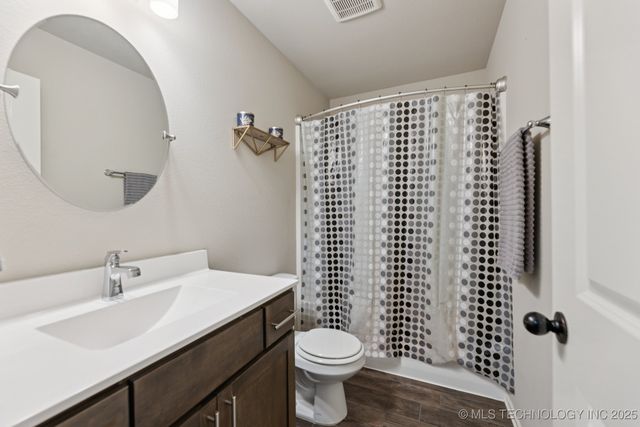 9016 E 132nd Street S, Bixby, OK 74008