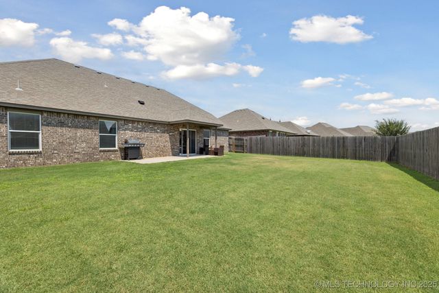 9016 E 132nd Street S, Bixby, OK 74008