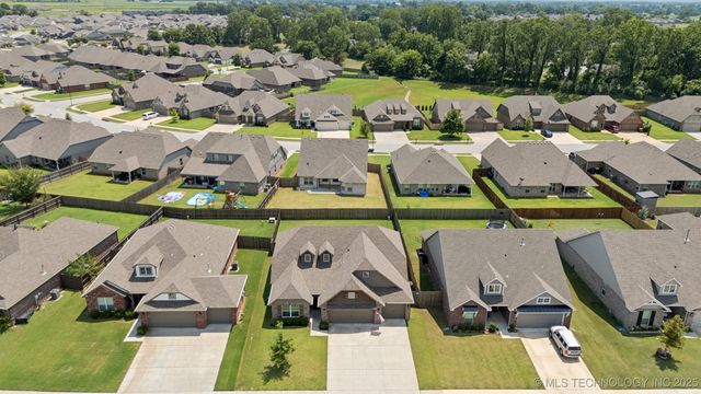 9016 E 132nd Street S, Bixby, OK 74008