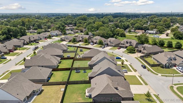 9016 E 132nd Street S, Bixby, OK 74008