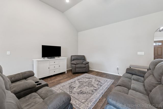9016 E 132nd Street S, Bixby, OK 74008