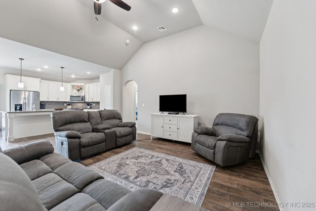 9016 E 132nd Street S, Bixby, OK 74008