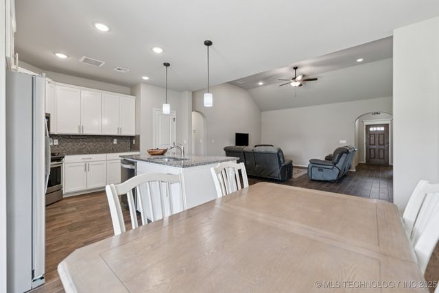 9016 E 132nd Street S, Bixby, OK 74008
