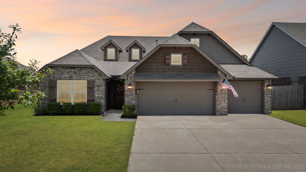 9016 E 132nd Street S, Bixby, OK 74008