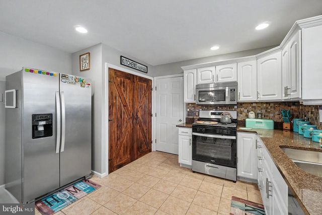 150 OLDE HICKORY RD, Mount Wolf, PA 17347