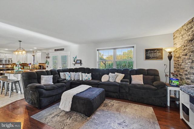 150 OLDE HICKORY RD, Mount Wolf, PA 17347