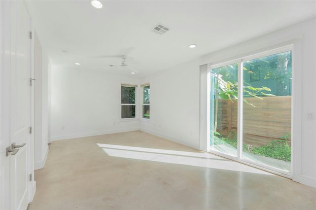 1114 Walton LN B, Austin, TX 78721