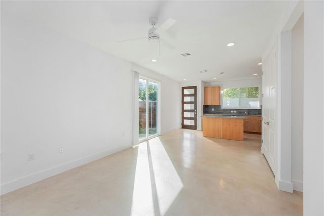 1114 Walton LN B, Austin, TX 78721